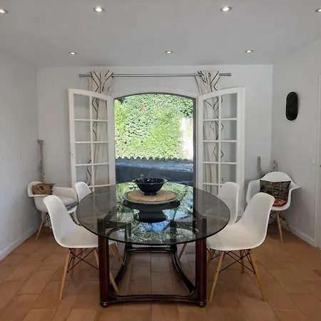 Avec Vue Sur Le Golfe De St Tropez Grimaud