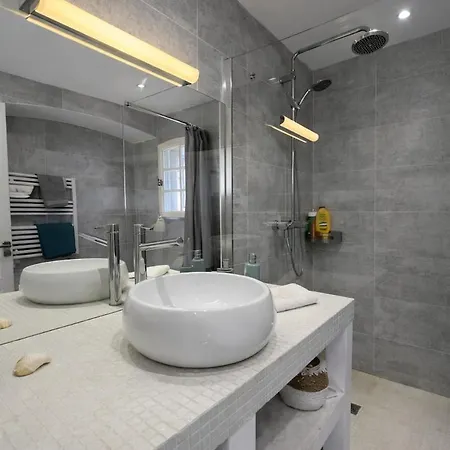 Avec Vue Sur Le Golfe De St Tropez Grimaud