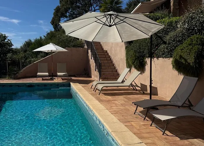 Avec Vue Sur Le Golfe De St Tropez * Grimaud