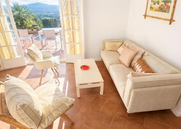 Villa Avec Vue Sur Le Golfe De St Tropez *