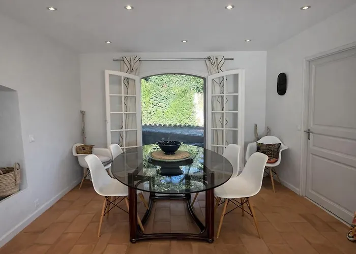 Avec Vue Sur Le Golfe De St Tropez Grimaud