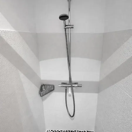 Avec Vue Sur Le Golfe De St Tropez * Grimaud