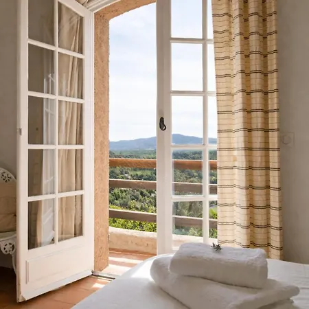 Avec Vue Sur Le Golfe De St Tropez *