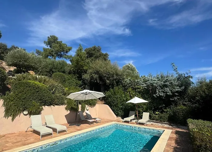 Avec Vue Sur Le Golfe De St Tropez فيلة