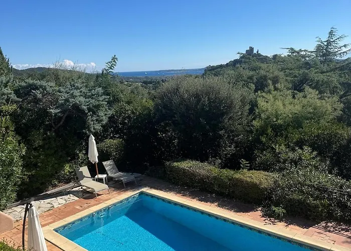 Avec Vue Sur Le Golfe De St Tropez غريمو