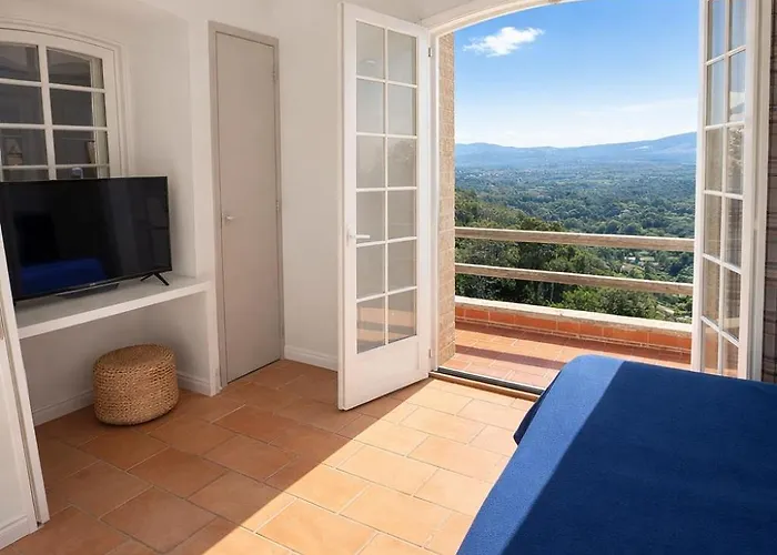 Avec Vue Sur Le Golfe De St Tropez