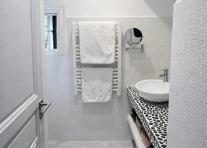 Avec Vue Sur Le Golfe De St Tropez Villa