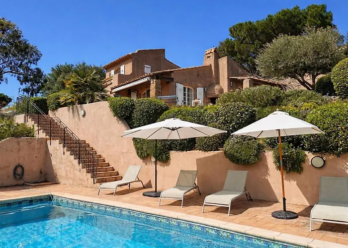 Avec Vue Sur Le Golfe De St Tropez فيلة